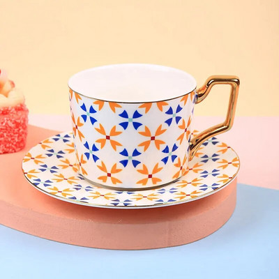 Šiaurės marokietiškas porcelianinis kavos puodelio ir lėkštutės rinkinys su auksine rankena prabangus keramikinis poros puodelis popietės arbatos puodelis 250 ml