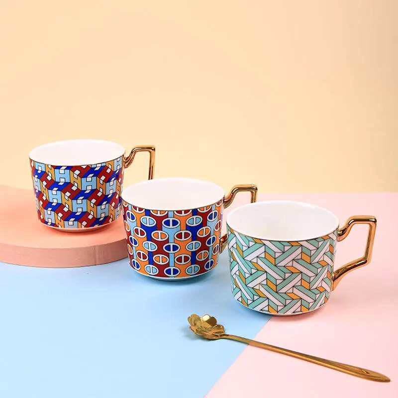 Šiaurės marokietiškas porcelianinis kavos puodelio ir lėkštutės rinkinys su auksine rankena prabangus keramikinis poros puodelis popietės arbatos puodelis 250 ml