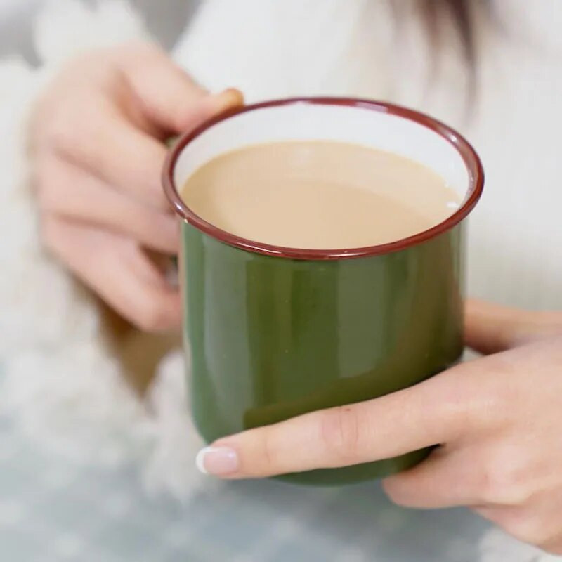 370 ml Retro nedūžtantis kaitinamas emalio puodelis Armijos alyvuogių kavos arbatos puodelis virtuvei Lauko kempingo kelioninis puodelis namų dekoravimui