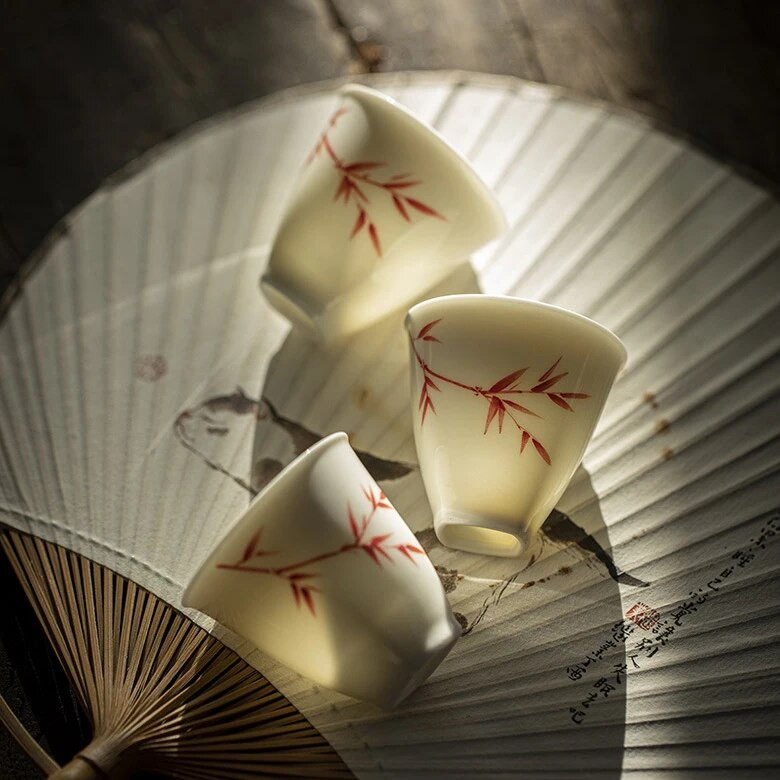 Nefrito molio rankomis dažytas raudono bambuko arbatos puodelis Kinijos kunfu balto porceliano senovinis mažas singelio puodelis išskirtinis arbatos rinkinys