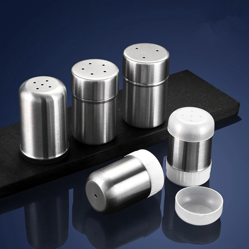 Nerūdijančio plieno 5 skylučių druskos plaktuvas Nešiojamas mažas prieskonių buteliukas su dangteliu nuo dulkių Mažo pipirų buteliuko pagardų indelio virtuvės įrankis