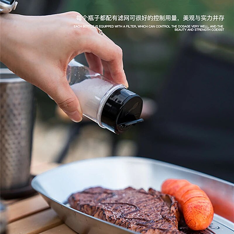 Plastikinis dvigubai atidaromas prieskonių butelis Buitinis atplaunamas miltelių kanistras lauko kepsnių pagardų indelis Virtuvės priedai