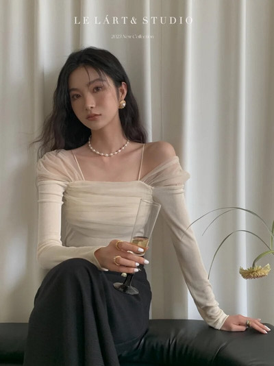 Pavasario prancūzų „Pure Desire to Splice“ tinklelio verpalai, vienos linijos drabužiai ant pečių, moteriški kelnaitės, ploni, ploni, nepertraukiami maži marškinėliai