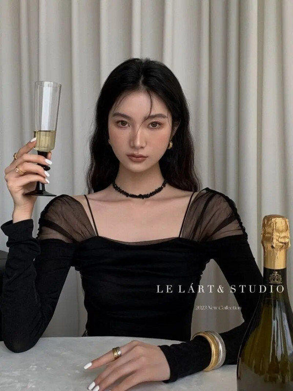 Pavasario prancūzų „Pure Desire to Splice“ tinklelio verpalai, vienos linijos drabužiai ant pečių, moteriški kelnaitės, ploni, ploni, nepertraukiami maži marškinėliai