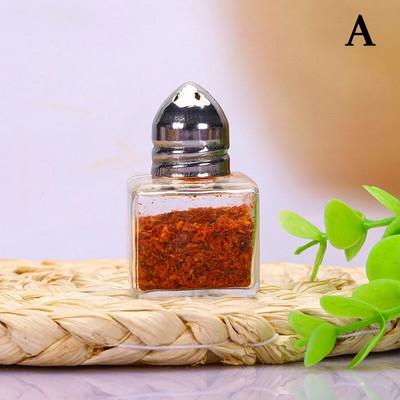 Mažas mini, skirtas piknikui kepsninėje lauko kepsninėje. Druskos ir pipirų stiklinis butelis prieskonių butelis Virtuvės reikmenys Druskos indelių plaktuvas