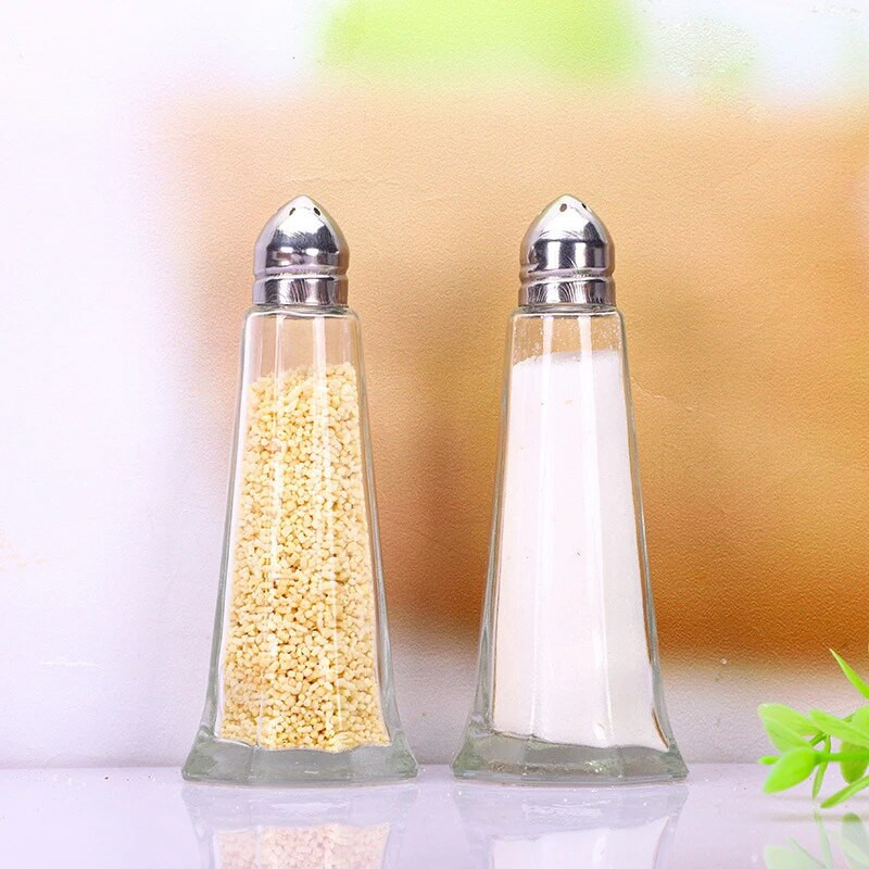 Mažas mini, skirtas piknikui kepsninėje lauko kepsninėje. Druskos ir pipirų stiklinis butelis prieskonių butelis Virtuvės reikmenys Druskos indelių plaktuvas