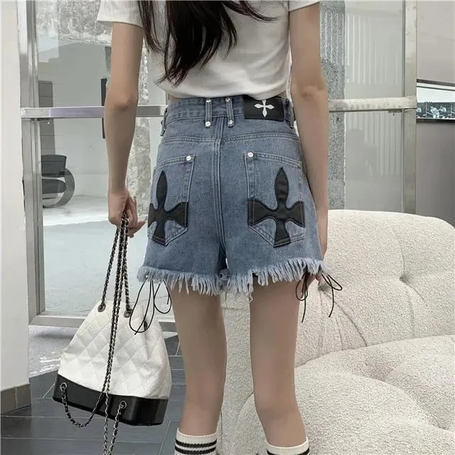 Ljetne traper hlače s visokim strukom s kićankama Streetwear Nove gotičke jeans kratke hlače s korejskim križnim printom za žene Ležerne crne kratke hlače