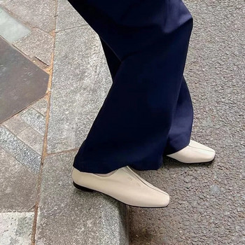 Επίπεδα Μονά Γυναικεία Παπούτσια 2023 Φθινόπωρο Απλή τετράγωνη κεφαλή Μαλακές δερμάτινες μαλακές σόλες με μικρά δερμάτινα παπούτσια A slip-on loafers