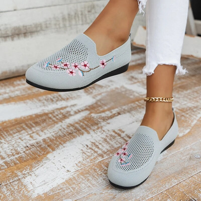 Women`s Flats 2023 New Autumn Breathable Mesh Slip on Walking Shoes for Women Fashion Outdoor Light Causal Shoes Female Sneakes