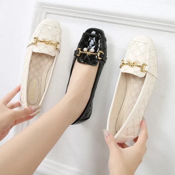 2024 Нови луксозни дамски елегантни квадратни пръсти Ежедневни меки кожени удобни плоски обувки Kawaii Barefoot Метални женски перлени мокасини