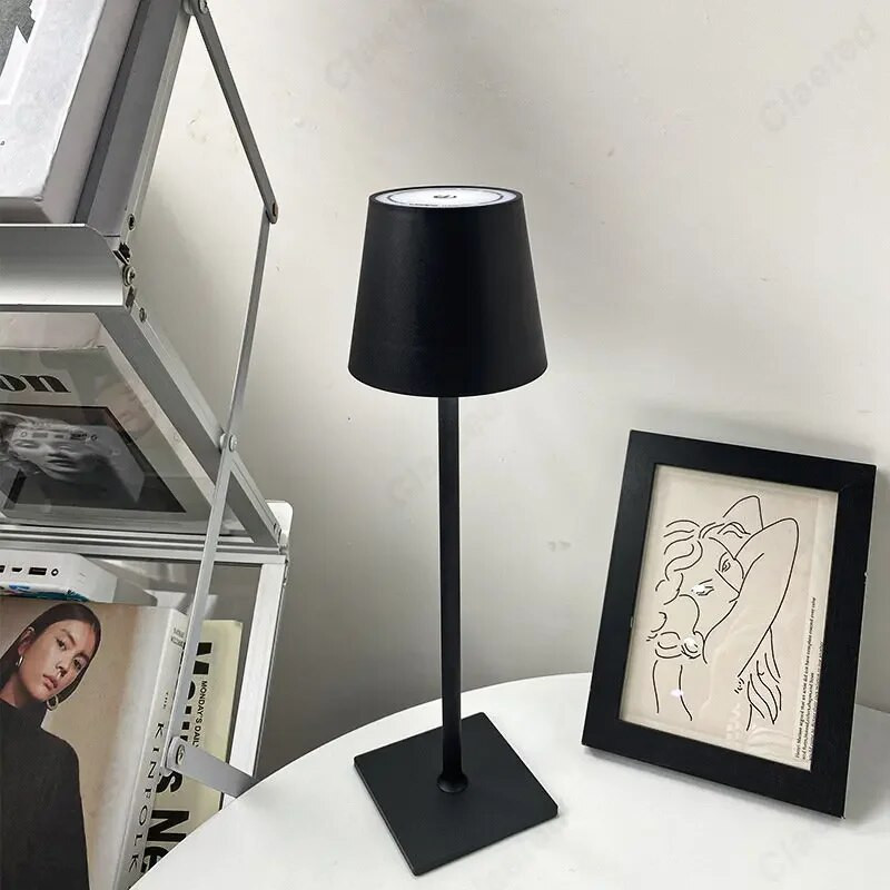 Clarted Modern Minimalist stalinis šviestuvas USB belaidžio įkrovimo LED metalinės stalinės lempos miegamajam Touch Creative Bedside Night Light