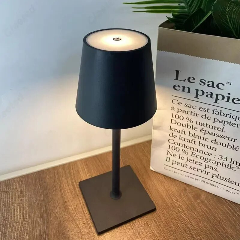 Clarted Modern Minimalist stalinis šviestuvas USB belaidžio įkrovimo LED metalinės stalinės lempos miegamajam Touch Creative Bedside Night Light
