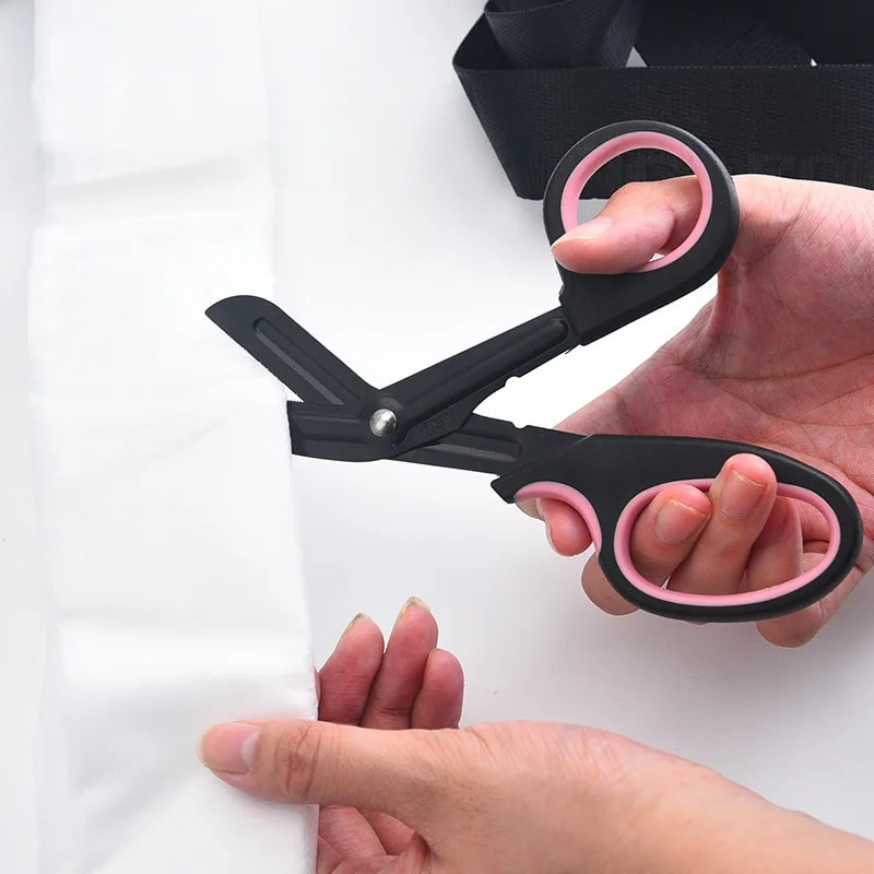 Išgyvenkite paramedikų medicinos gelbėjimo žirklinės traumos marlės greitosios pirmosios pagalbos kirpimo lauko slaugytojos komunalinės stovyklos žygis