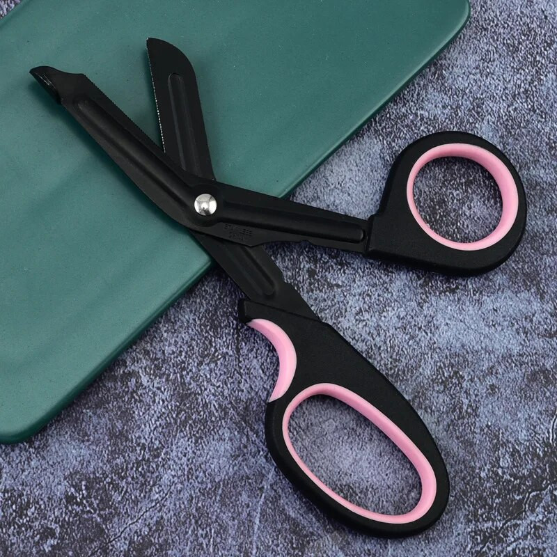 Išgyvenkite paramedikų medicinos gelbėjimo žirklinės traumos marlės greitosios pirmosios pagalbos kirpimo lauko slaugytojos komunalinės stovyklos žygis