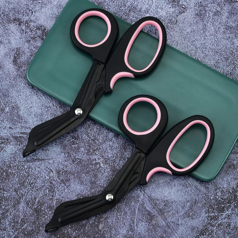 Išgyvenkite paramedikų medicinos gelbėjimo žirklinės traumos marlės greitosios pirmosios pagalbos kirpimo lauko slaugytojos komunalinės stovyklos žygis