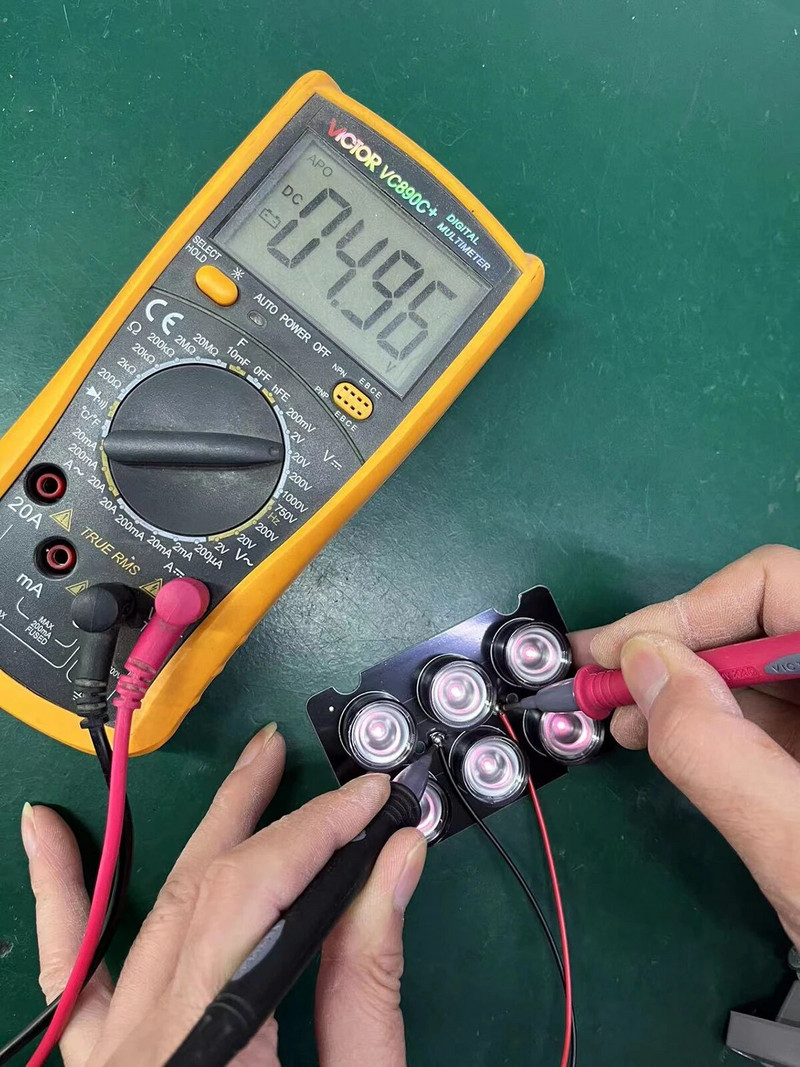 Πίνακας πίνακα IR Illuminator Floodlight για κάμερα ασφαλείας, πλάκα + 6 LED + φακούς + 2 ακίδες Κόκκινα/Μαύρα καλώδια