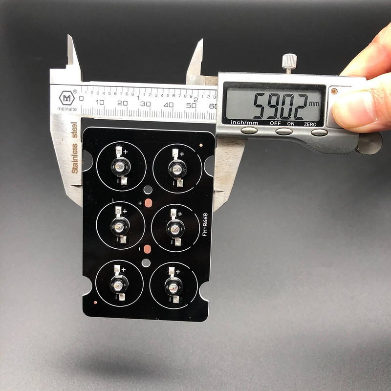 Πίνακας πίνακα IR Illuminator Floodlight για κάμερα ασφαλείας, πλάκα + 6 LED + φακούς + 2 ακίδες Κόκκινα/Μαύρα καλώδια