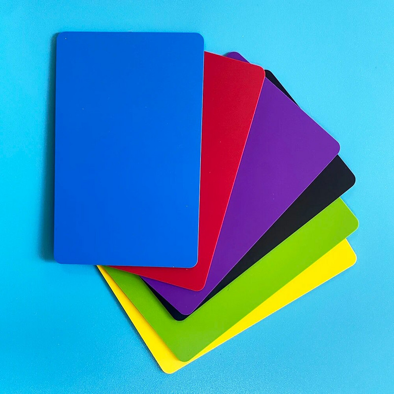 13,56Mhz NFC 215 tuščia spalvota plastikinė PVC RFID išmaniosios socialinės žiniasklaidos skaitmeninės verslo bekontaktė socialinio atpažinimo kortelė