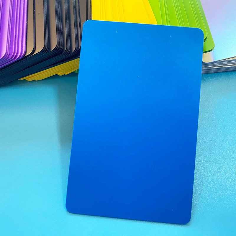 13,56Mhz NFC 215 tuščia spalvota plastikinė PVC RFID išmaniosios socialinės žiniasklaidos skaitmeninės verslo bekontaktė socialinio atpažinimo kortelė