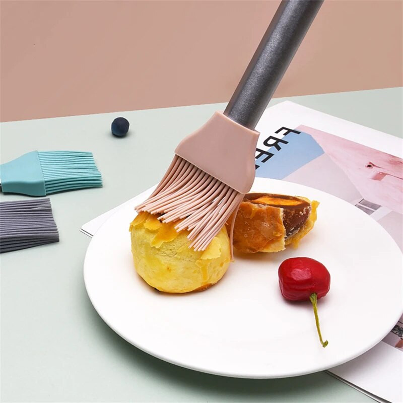 Silikoninio aliejaus padažo šepetėlis su nuimama galvute aukštai temperatūrai atspariais šepetėliais kiaušininiams pyragams duonai Nešiojamas kepsninės kepimo įrankis