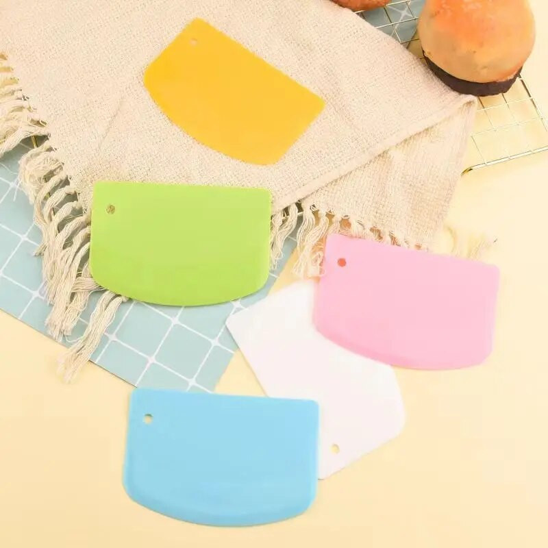 Strugač za tijesto Zdjela Strugač Plastični rezač za tijesto siguran za hranu Fleksibilna plastična strugalica Stol za tijesto za kruh, kolač, fondant, glazura