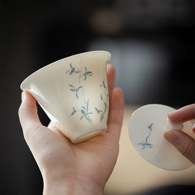 Porcelán kézzel festett orchidea Gaiwan fedőtál fehér és kék kerámia teafőző tál kínai stílusú egyszerű teáscsésze