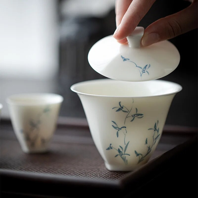 Porcelán kézzel festett orchidea Gaiwan fedőtál fehér és kék kerámia teafőző tál kínai stílusú egyszerű teáscsésze