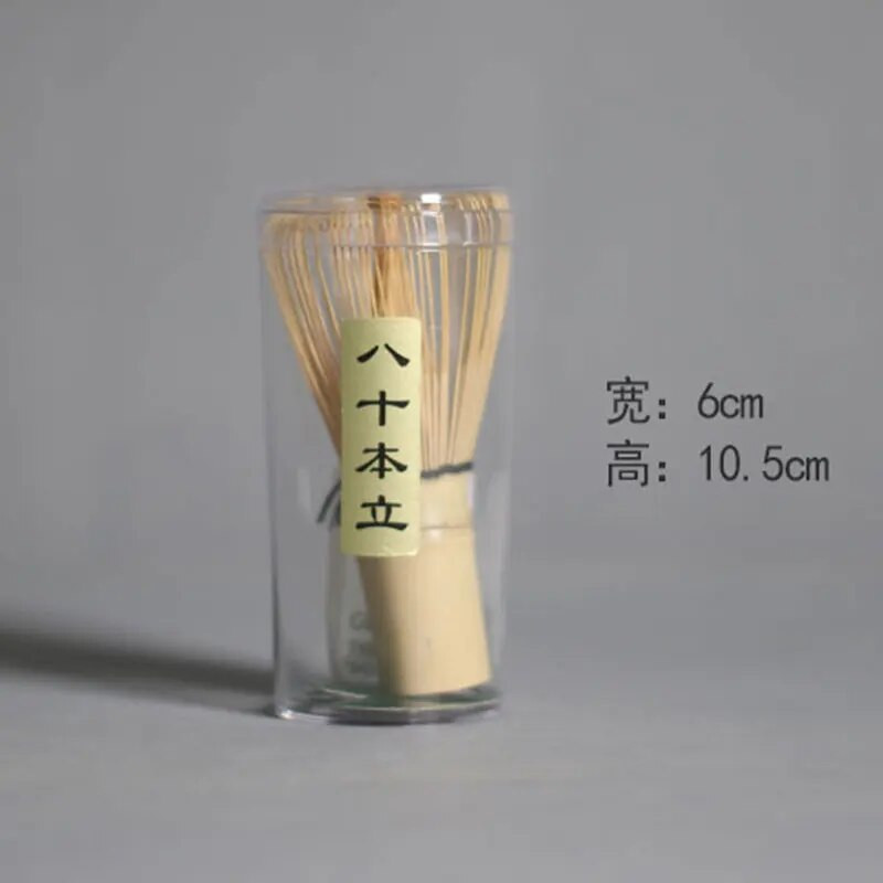 „Matcha“ arbatos plaktuvas „Matcha“ arbatos ruošimui – tradicinis „Matcha“ plaktuvas, pagamintas iš patvaraus ir tvaraus auksinio bambuko