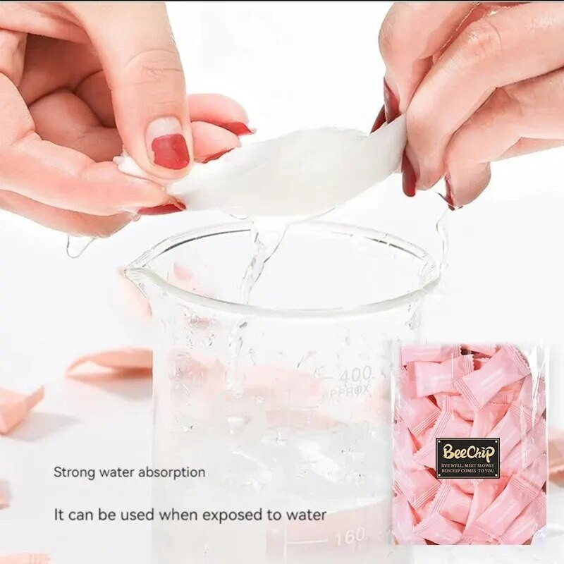 50 vnt. suspausti rankšluosčiai keliauja suspaustame maišelyje, tinka jautriai odai Medvilninio valymo rankšluosčio vienkartinė veido pakuotė