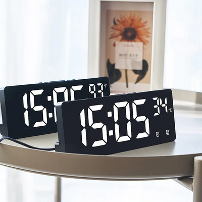 Glasovno upravljanje Digitalni budilnik Temperatura Dual Alarm Snooze Stolni stolni sat Noćni način rada 12/24H LED sat Sat Stolni sat