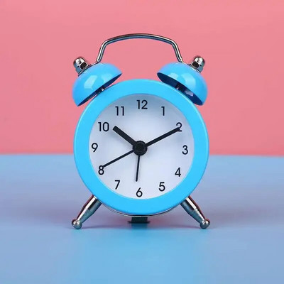 Aranyos mini fém kerek ébresztőóra íróasztal asztal elektronikus digitális óra hálószoba nappali ébresztőóra kreatív lakberendezés