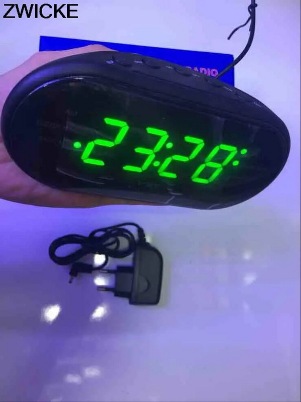 Електронен домашен будилник 220V Европейски щепсел Двучестотен радио будилник Цифров LED часовник Светещ часовник