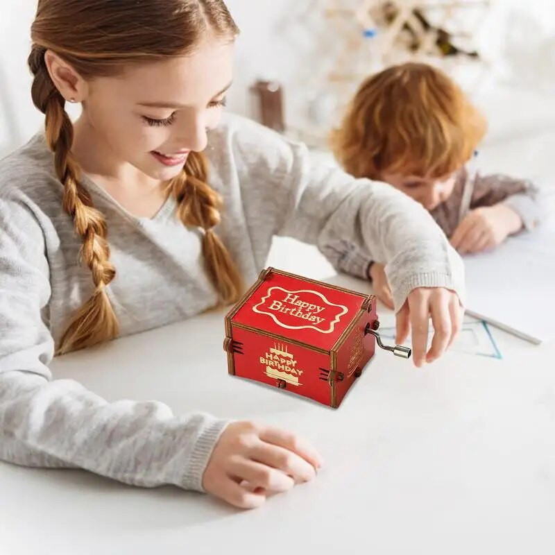 Vintage muusikakast Punane antiikne graveeritud muusikakast puidust nikerdamise ja käsitsi vända mehhanismiga Unikaalne kingitus armastatud poiss-sõbrale