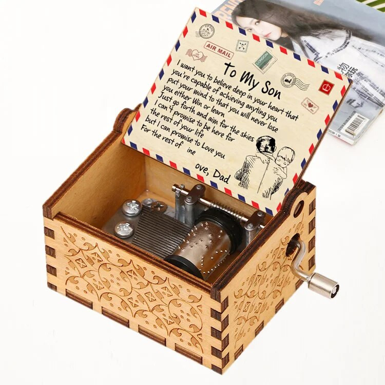 Музикална кутия LOVE MOM DAD To Wife Sin Дъщеря Дървена ръка Коледа Рожден Ден Подарък за Свети Валентин Гравирани Loves 6.4x5.2x4.2cm