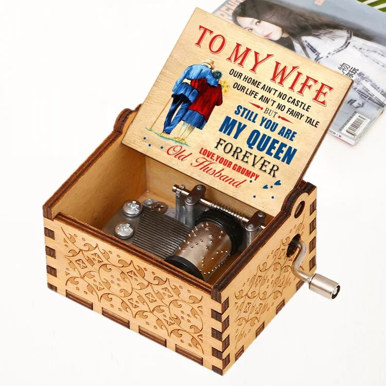 Музикална кутия LOVE MOM DAD To Wife Sin Дъщеря Дървена ръка Коледа Рожден Ден Подарък за Свети Валентин Гравирани Loves 6.4x5.2x4.2cm