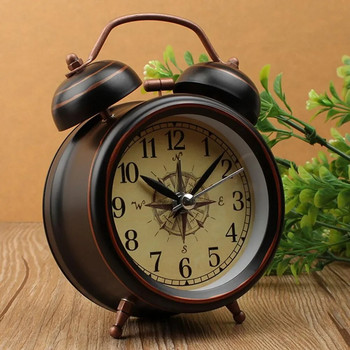 Домашен ретро нощен светлинен будилник Европейски ретро метален будилник Нощно заглушаване на игла Настолен часовник Получава звънец за легло