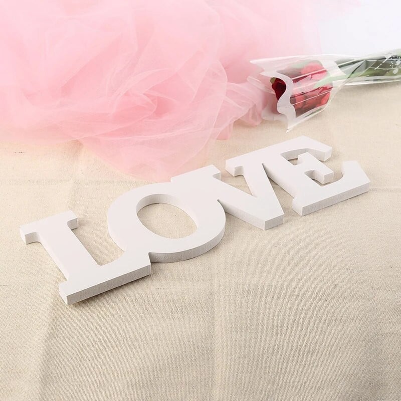 LOVE/LAUGH/LIVE Орнамент във формата на буква Дървени занаяти Декоративна масичка за дома Декоративна сватбена партия Творческа декорация Декорация за Деня на Велантина