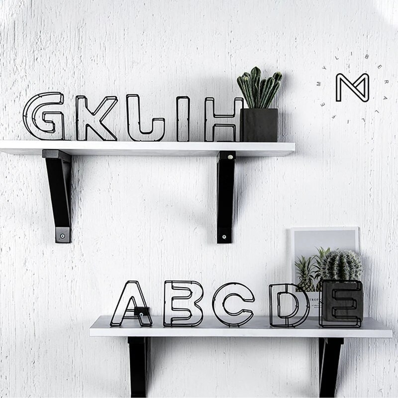 Черен фотографски реквизит Консумативи за парти Украса за кафене Ковано желязо Направи си сам Азбука Табела за врата Метална куха буква Декорация на дома