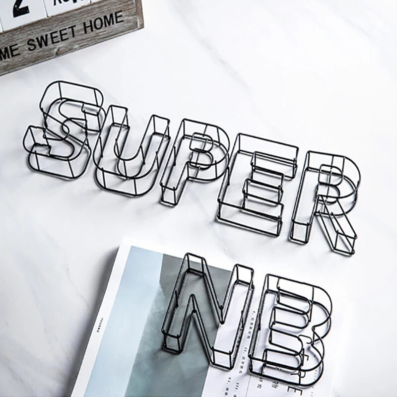 Черен фотографски реквизит Консумативи за парти Украса за кафене Ковано желязо Направи си сам Азбука Табела за врата Метална куха буква Декорация на дома
