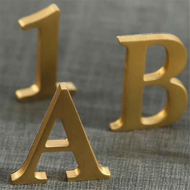 Tömör sárgaréz betűk dekoratív falragasztó arany angol betűk házszámok szálloda ajtószámok ábécé Bolt neve Fali dekoráció