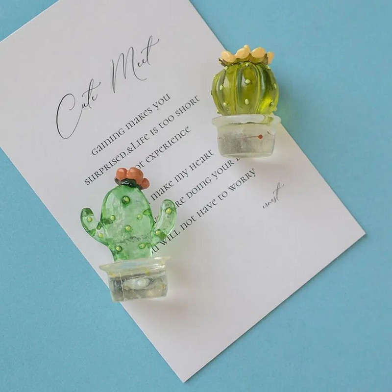 Könnyen használható kaktusz szobor Eredeti kézzel készített műgyanta asztali díszek nem fakulnak miniatűr figurák számítógép