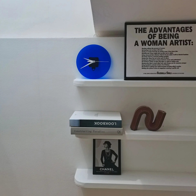 Lakásdekoráció Egyszerű modern kiegészítők Nappali Hálószoba Tanulmányozó Falióra Klein Kék Bútor Asztali óra