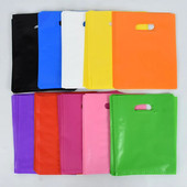 10/20 db egyszínű ajándéktasakok Hordozható táska Cukortáska ékszerek Műanyag csomagolótáska fogantyúval Születésnapi esküvői parti kellék