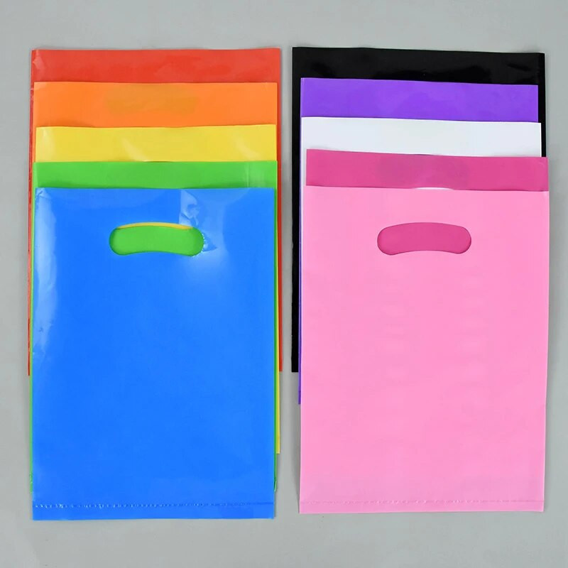 10/20 db egyszínű ajándéktasakok Hordozható táska Cukortáska ékszerek Műanyag csomagolótáska fogantyúval Születésnapi esküvői parti kellék