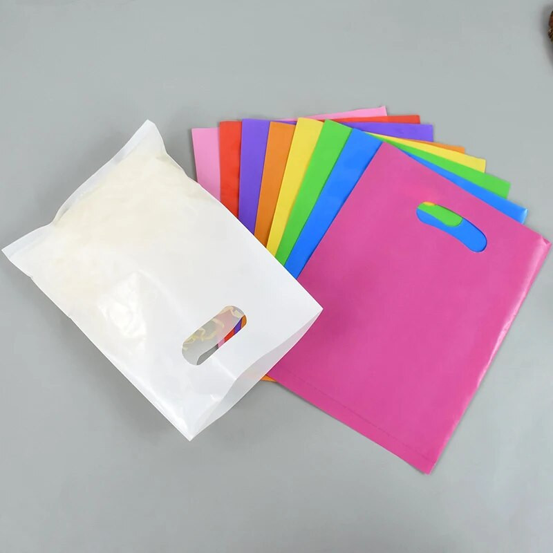 10/20 db egyszínű ajándéktasakok Hordozható táska Cukortáska ékszerek Műanyag csomagolótáska fogantyúval Születésnapi esküvői parti kellék