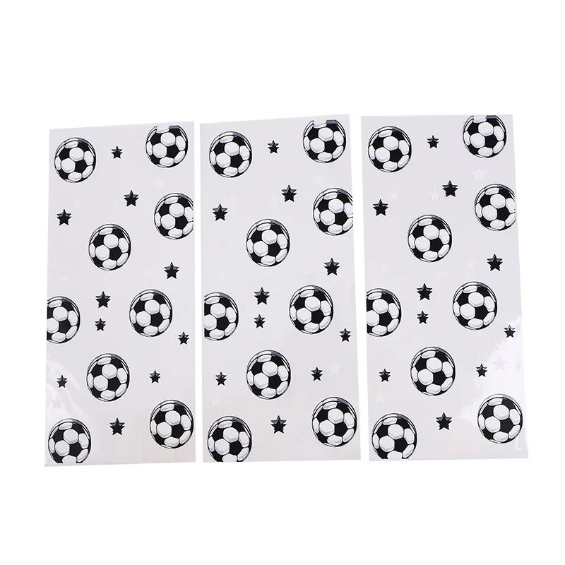 Futbolo dovanų maišeliai saldumynų maišeliai Plastikiniai sausainių maišeliai svečiams gimtadienio dovanoms. Futbolo teminių vakarėlių krepšelis su susuktais kaklaraiščiais