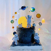 Astronaut Cake Topper Spațiu cosmic Decor pentru ziua de naștere Băiat Astronaut Decorat pentru Tort Planetă OZN Luna Baby Shower Instrumente de petrecere pentru copii