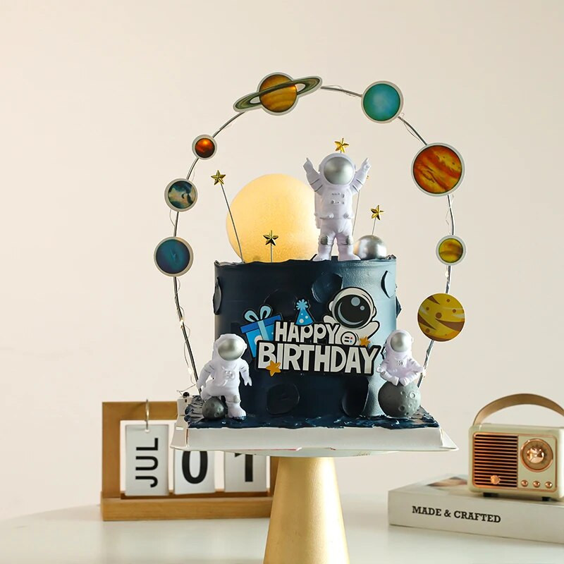 Astronaut Cake Topper Spațiu cosmic Decor pentru ziua de naștere Băiat Astronaut Decorat pentru Tort Planetă OZN Luna Baby Shower Instrumente de petrecere pentru copii