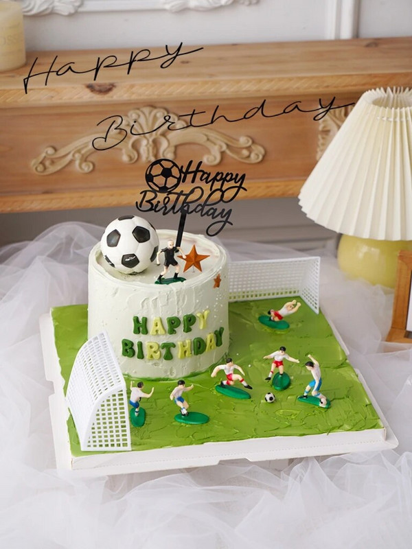 Futball témájú születésnapi tortadíszítési kellékek Sportoló torta dekoráció Fiúk kedvence Foci tematikus buli Boldog labdarúgó születésnapot