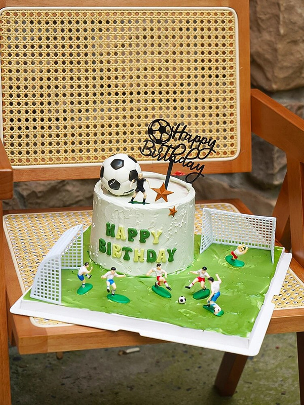 Futball témájú születésnapi tortadíszítési kellékek Sportoló torta dekoráció Fiúk kedvence Foci tematikus buli Boldog labdarúgó születésnapot